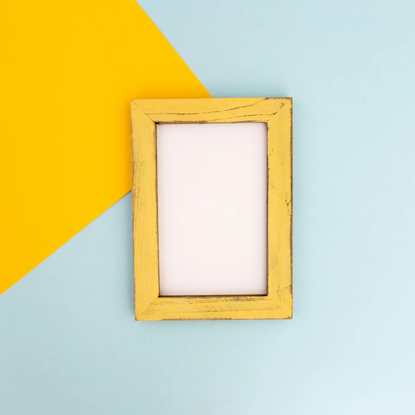 Ansprechende Komposition eines leeren Fotorahmens